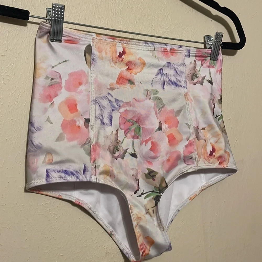 Kortni jeane‎ whimsical floral extended high rise Size Small